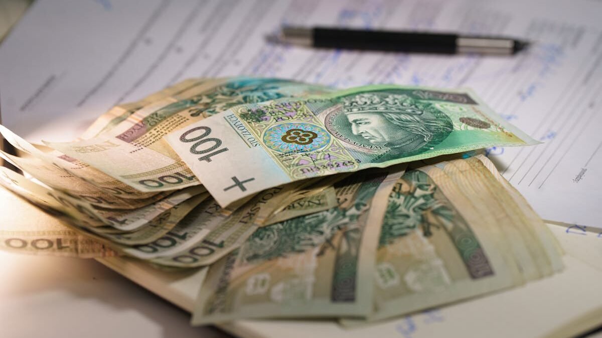 Polskie banknoty i dokumenty finansowe – ułożenie płaskie