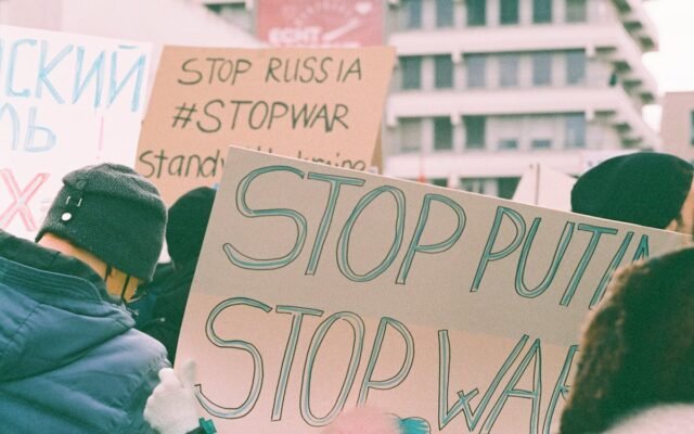 Demonstracja przeciwko wojnie napastniczej Rosji przeciwko Ukrainie