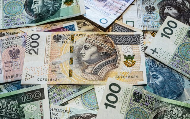 Rozłożone banknoty polskich złotych