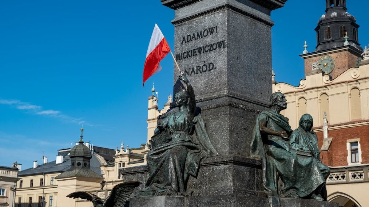 Pomnik Adama Mickiewicza na Rynku w Krakowie